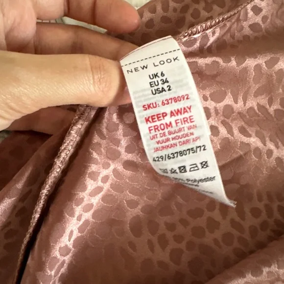 New look pink printed satin top with tie neck in size Uk6 - Picture 2 of 2